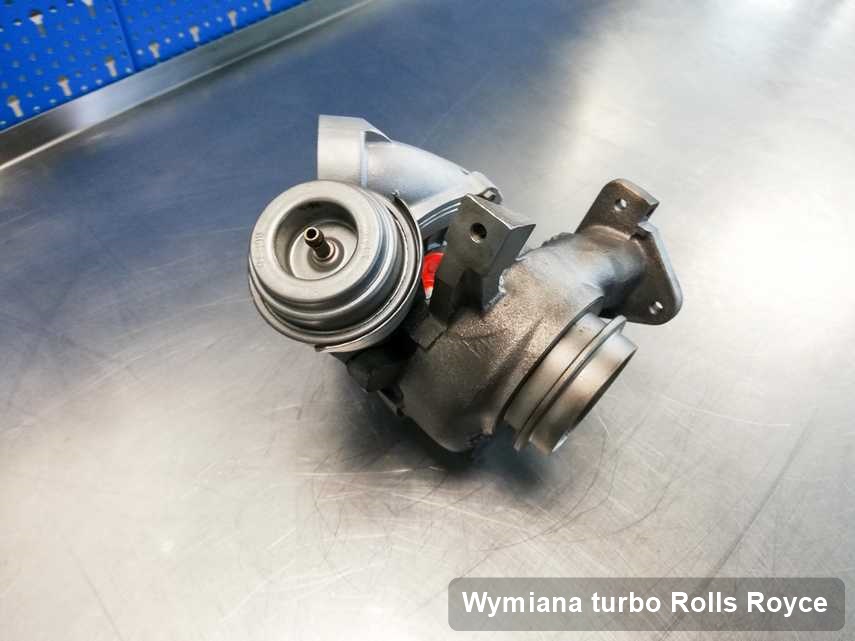 Turbosprężarka do auta producenta Rolls Royce po remoncie w laboratorium gdzie wykonuje się usługę Wymiana turbo